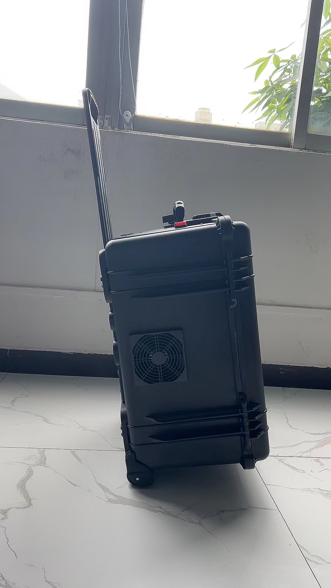 尼勒克手拉箱型移动通信干扰器